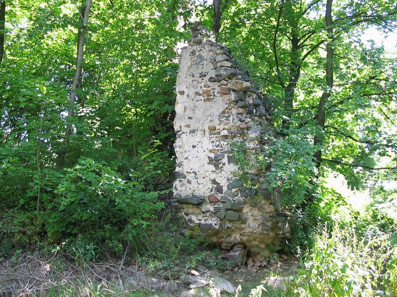 Zamek Kłaczyna Pozostałości murów