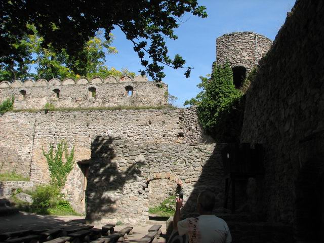 Zamek Sobieszów (Chojnik) Dziedziniec