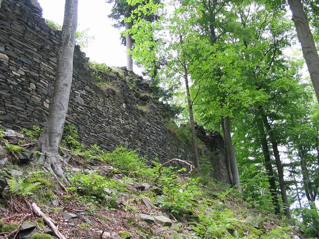 Zamek Szczerba Mury obronne