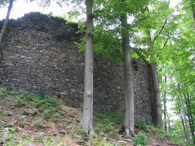 Zamek Szczerba Mury obronne