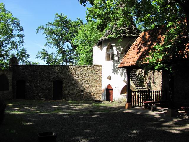 Zamek Zagórze Śląskie Mury obronne