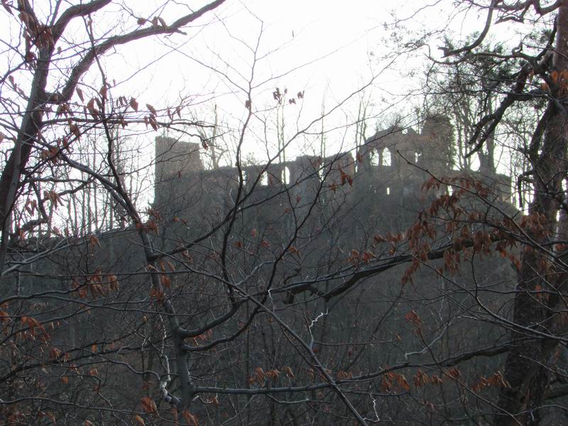 Zamek Stary Książ Widok zamku z drugiego brzegu Pełcznicy