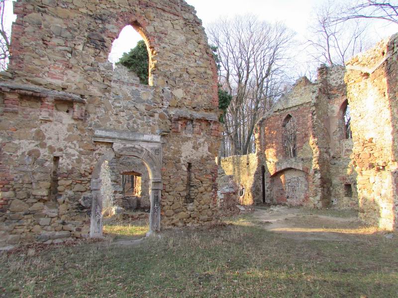 Zamek Stary Książ Pozostałości budynków