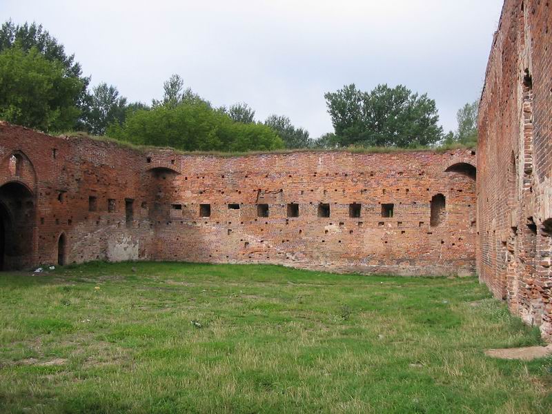 Zamek Toruń zamek Dybów Dziedziniec