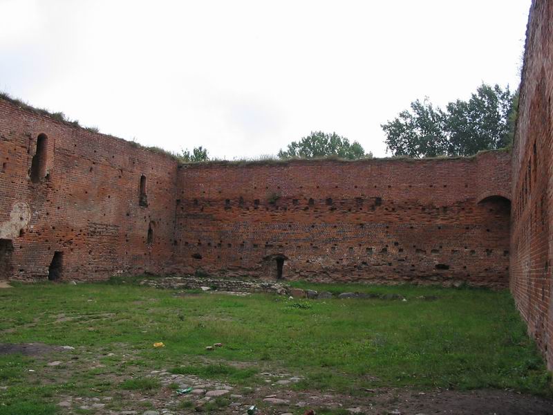 Zamek Toruń zamek Dybów Dziedziniec