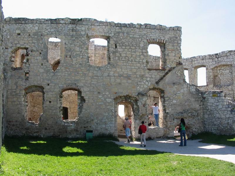 Zamek Kazimierz Dolny Pozostałości murów