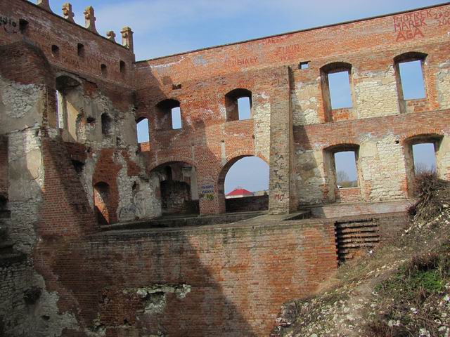 Zamek Krupe Pozostałości murów