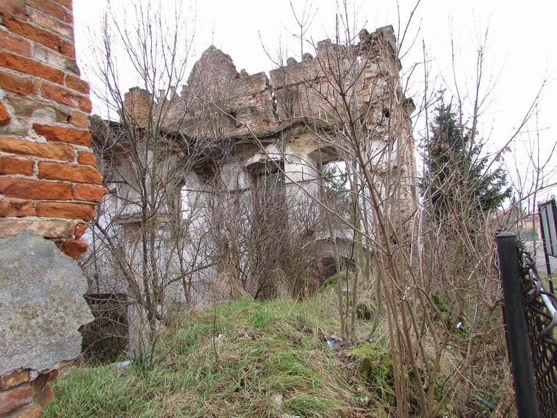 Zamek Łaszczów Pozostałości murów