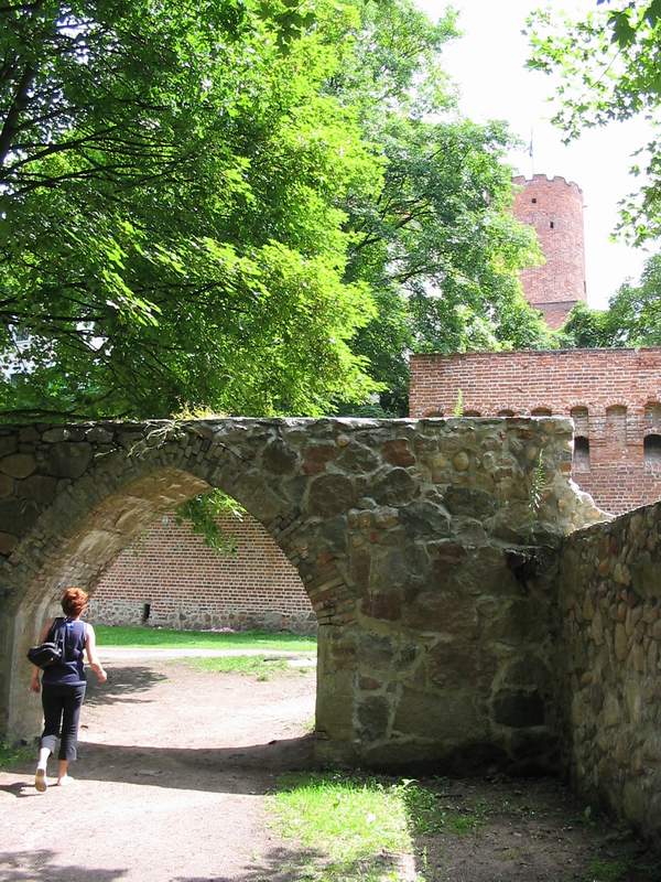 Zamek Łagów Mury obronne