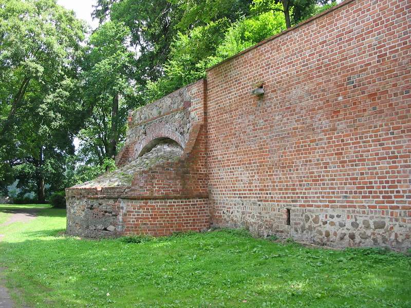 Zamek Łagów Mury obronne