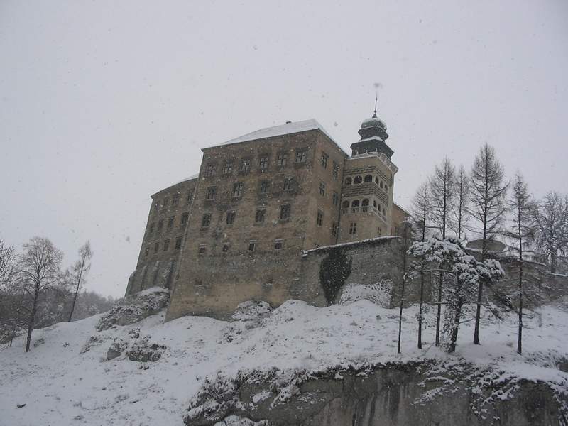 Zamek Pieskowa Skała W całej okazałości