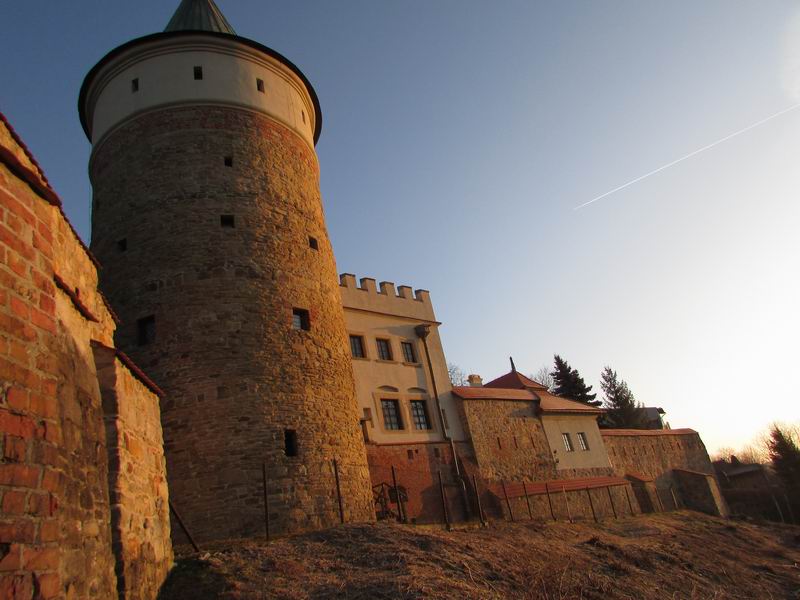 Zamek Biecz Dom z Basztą od strony południowej