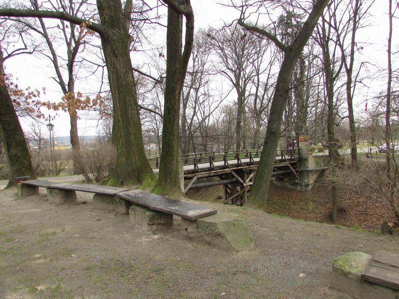Zamek Dębno Most nad fosą