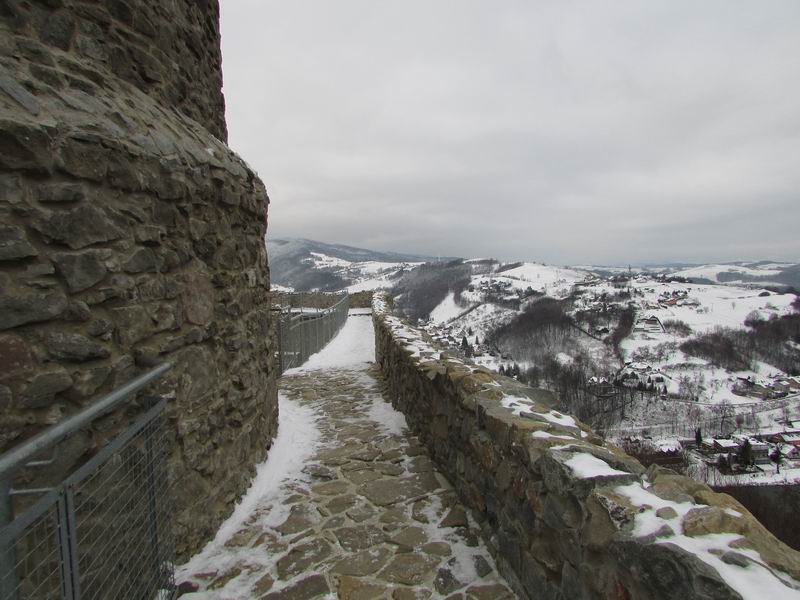 Zamek Rytro Ścieżka wzdłuż murów
