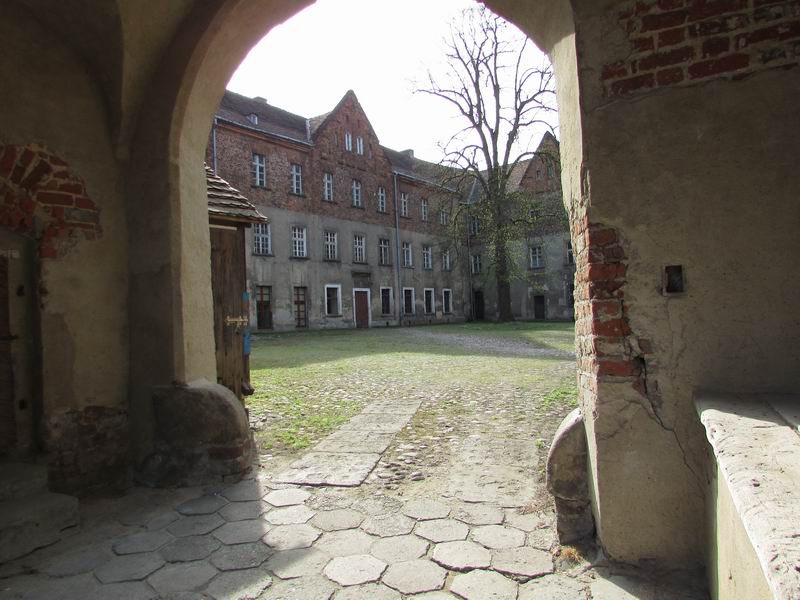 Zamek Namysłów Pozostałości zamku w Namysłowie, znajdujące się obecnie na terenie browaru.