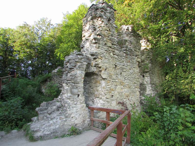 Zamek Manasterzec - Zamek Sobień Zamkowe ruiny