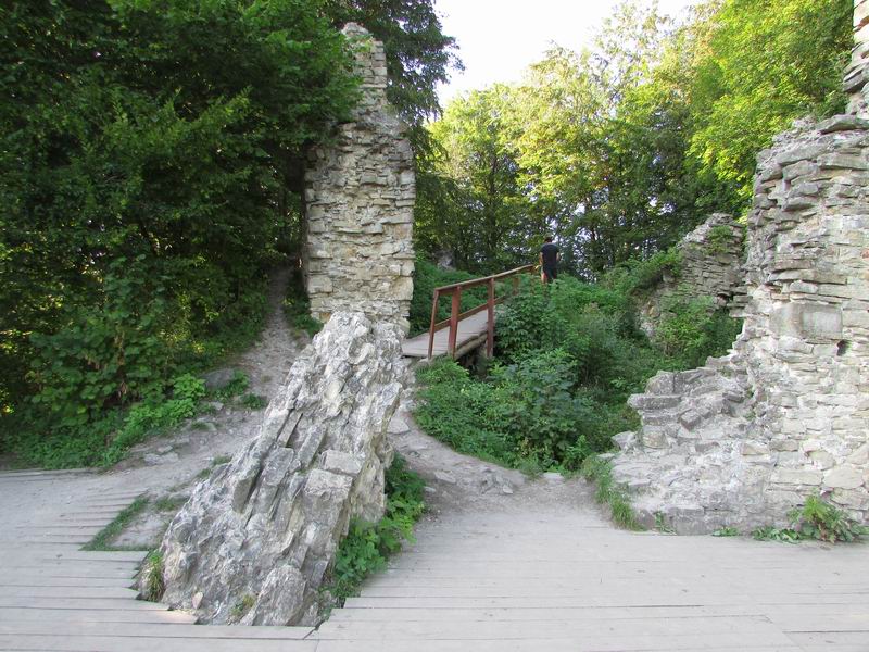 Zamek Manasterzec - Zamek Sobień Pozostałości murów
