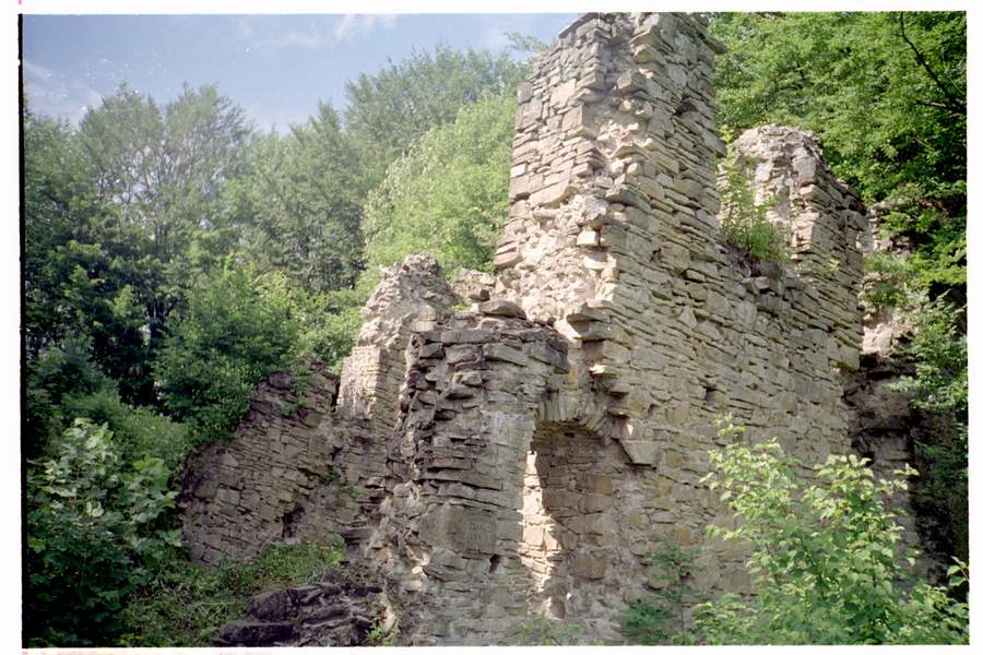 Zamek Manasterzec - Zamek Sobień Resztki murów