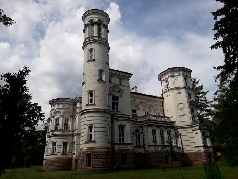 Zamek Przemyśl Park Lubomirskich w Przemyślu - strona połudopwo-wschodnia