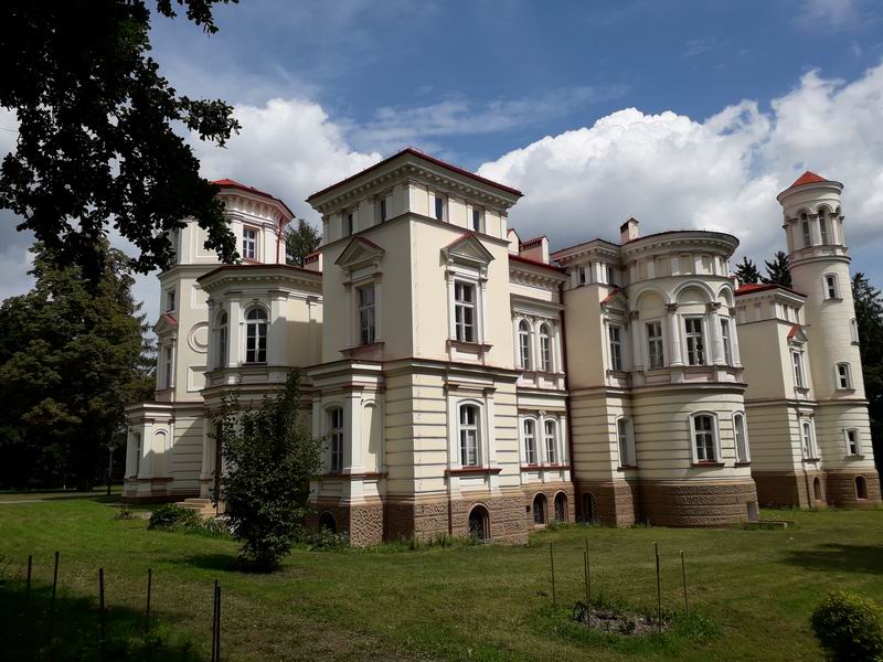 Zamek Przemyśl Park Lubomirskich w Przemyślu - strona połudopwo-zachodnia