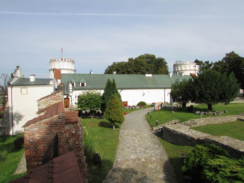 Zamek Przemyśl Dziedziniec widziany z baszty kazimierzowskiej