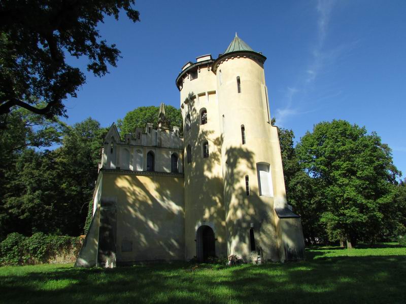 Zamek Zawada Wschodnia strona.