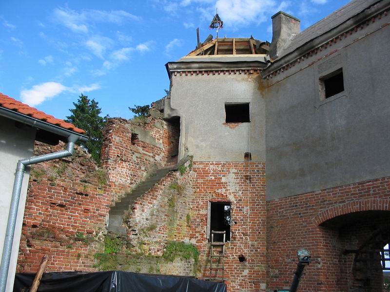 Zamek Stara Kiszewa Wieża bramna