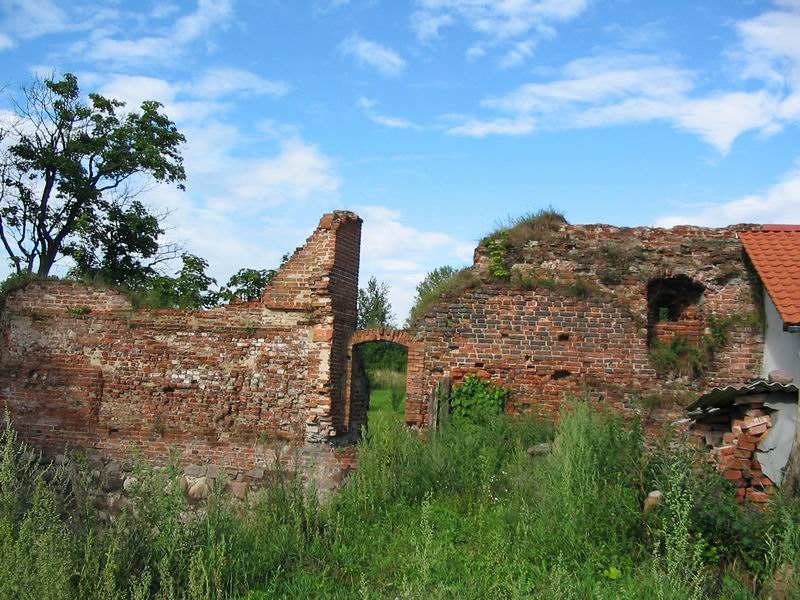 Zamek Stara Kiszewa Mury obronne