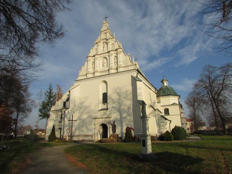 Zamek Nowy Korczyn Gotycko-renesansowy kościół św. Trójcy z XVI 