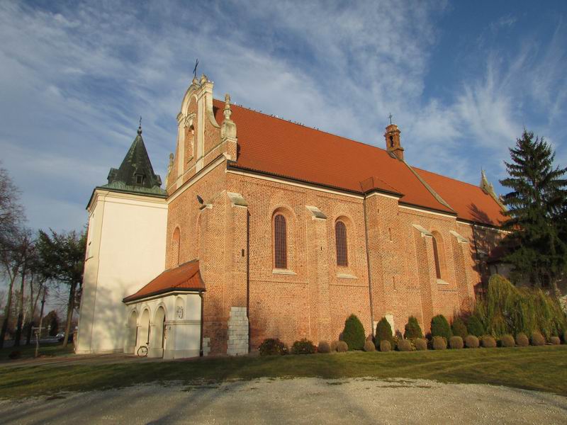 Zamek Nowy Korczyn Zespół pofranciszkański z 1257 roku w Nowym Korczynie
