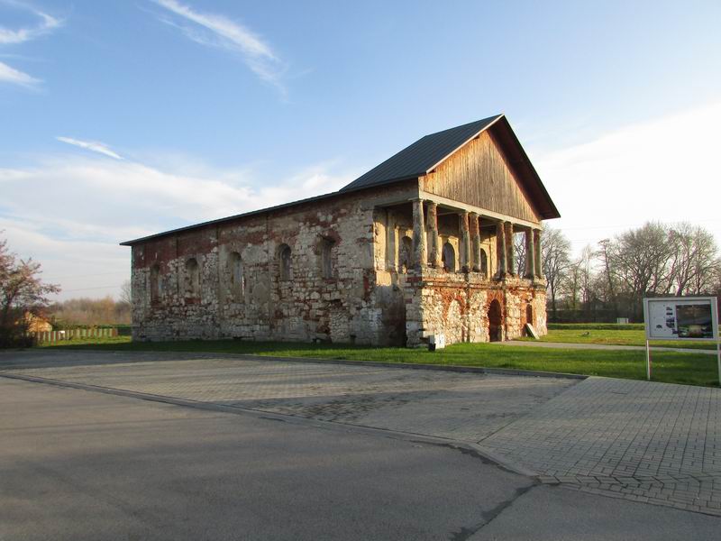 Zamek Nowy Korczyn Ruiny synagogi w Nowym Korczynie
