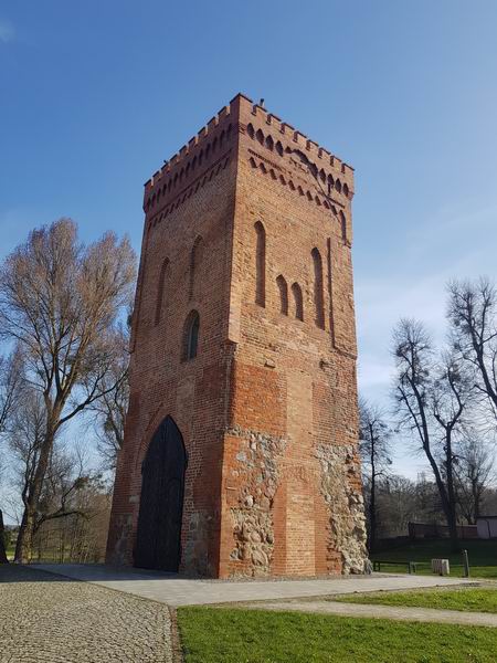 Zamek Braniewo Wieża bramna zamku biskupiego
