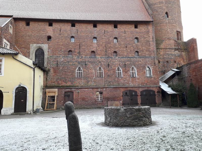 Zamek Olsztyn Dziedziniec zamku