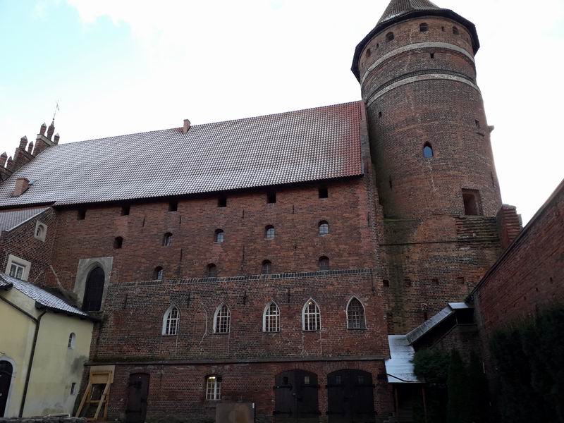 Zamek Olsztyn Dziedziniec zamku